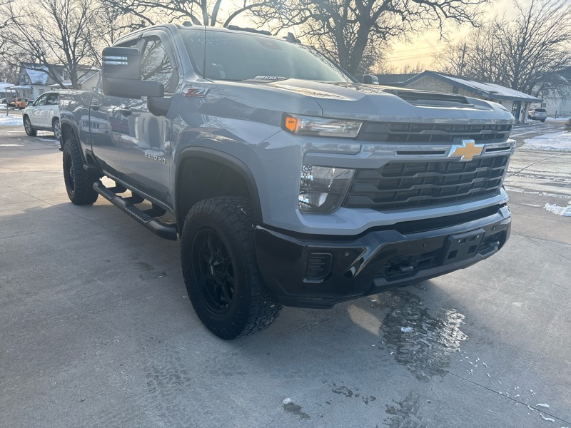 Chevrolet Silverado 2500HD Custom Crew Cab Short Box 4WD 2025