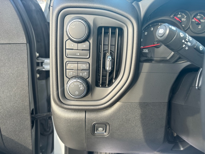 Chevrolet Silverado 2500HD Custom Crew Cab Short Box 4WD 2025