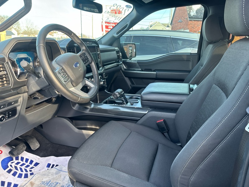 Ford F-150 4WD SuperCrew 145" XLT 2023