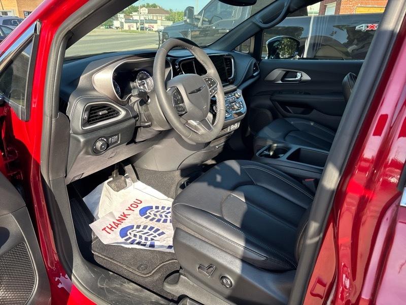Chrysler Pacifica Select 2025