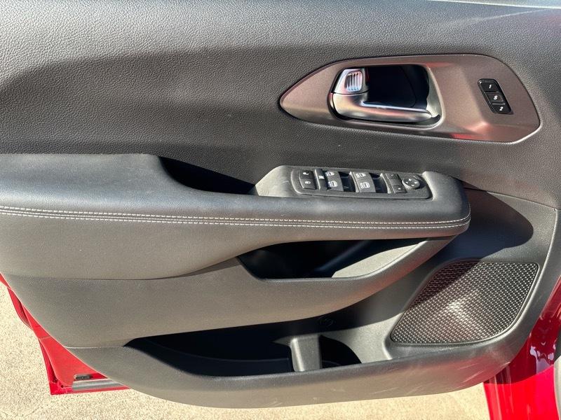 Chrysler Pacifica Select 2025