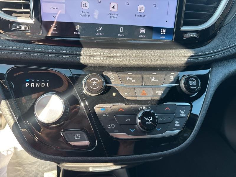 Chrysler Pacifica Select 2025