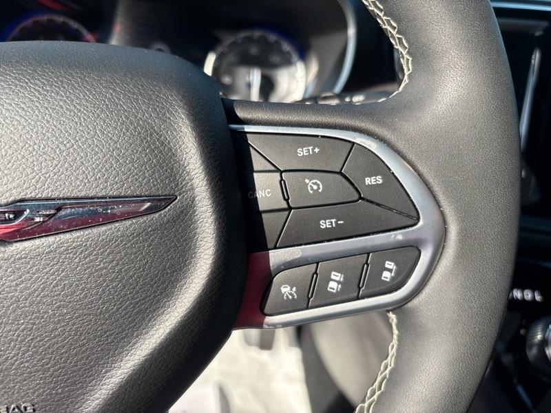 Chrysler Pacifica Select 2025