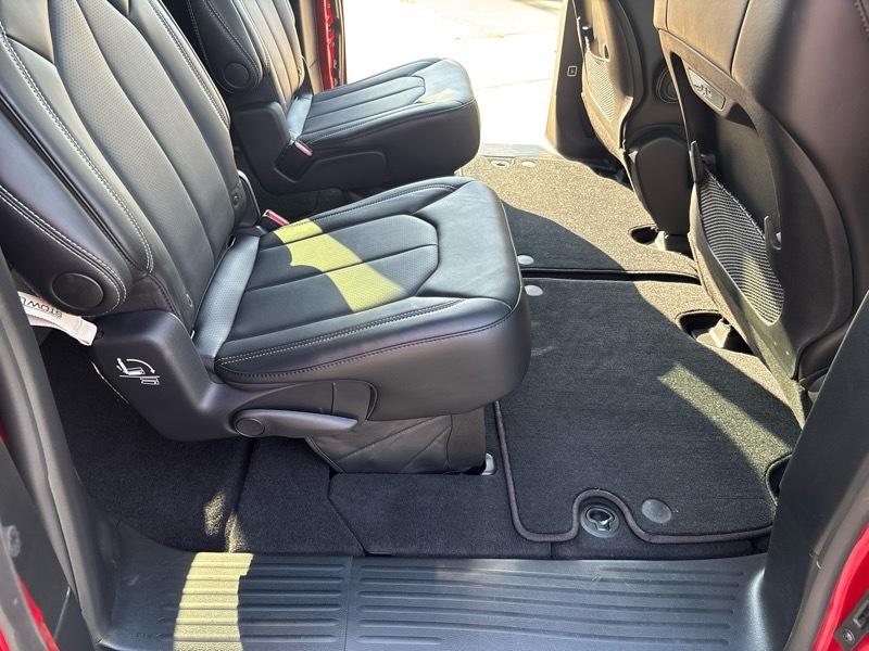 Chrysler Pacifica Select 2025