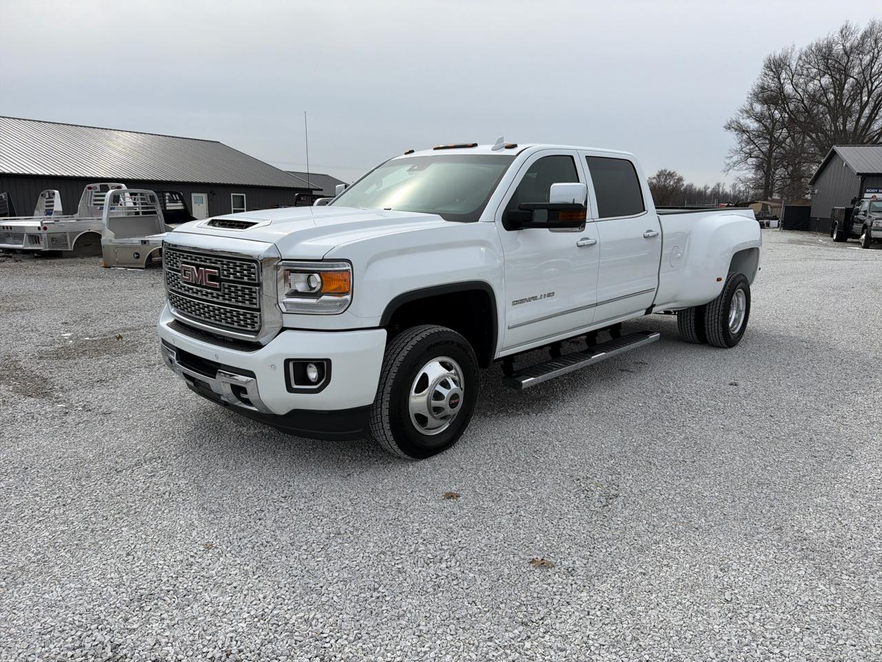 GMC Sierra 3500HD Denali Crew Cab Long Box 4WD 2019