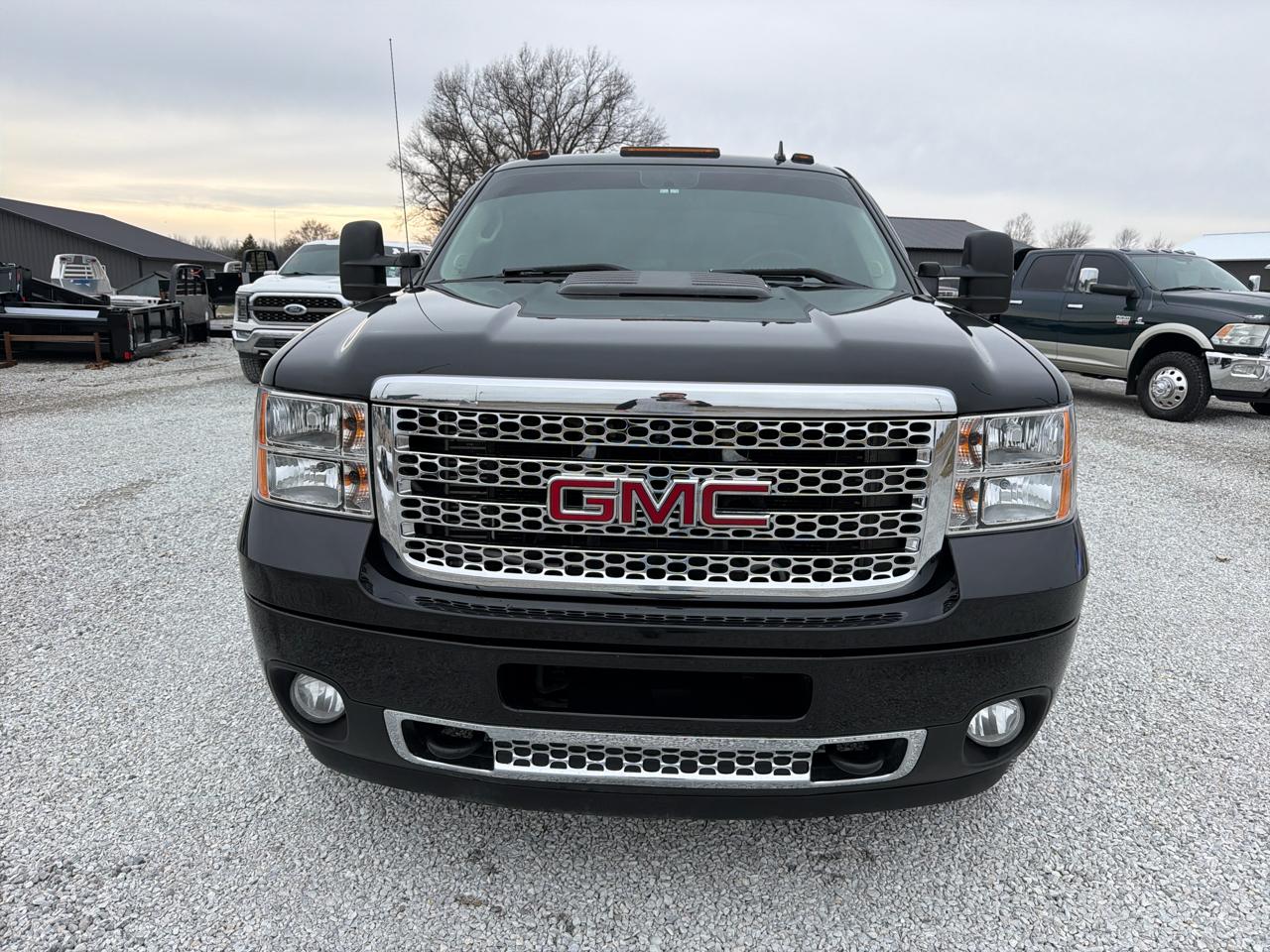 GMC Sierra 3500HD Denali Crew Cab SRW 4WD 2013