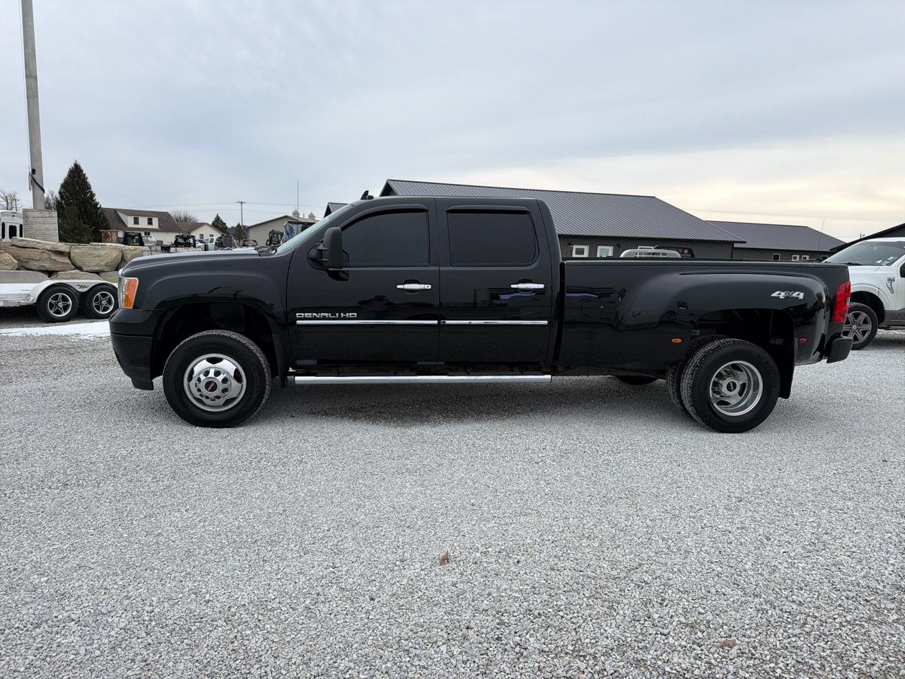 GMC Sierra 3500HD Denali Crew Cab SRW 4WD 2013