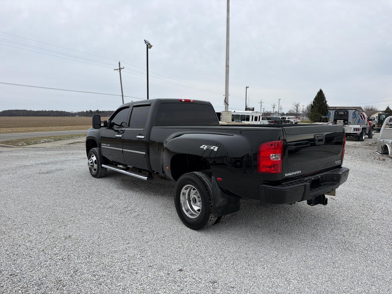 GMC Sierra 3500HD Denali Crew Cab SRW 4WD 2013