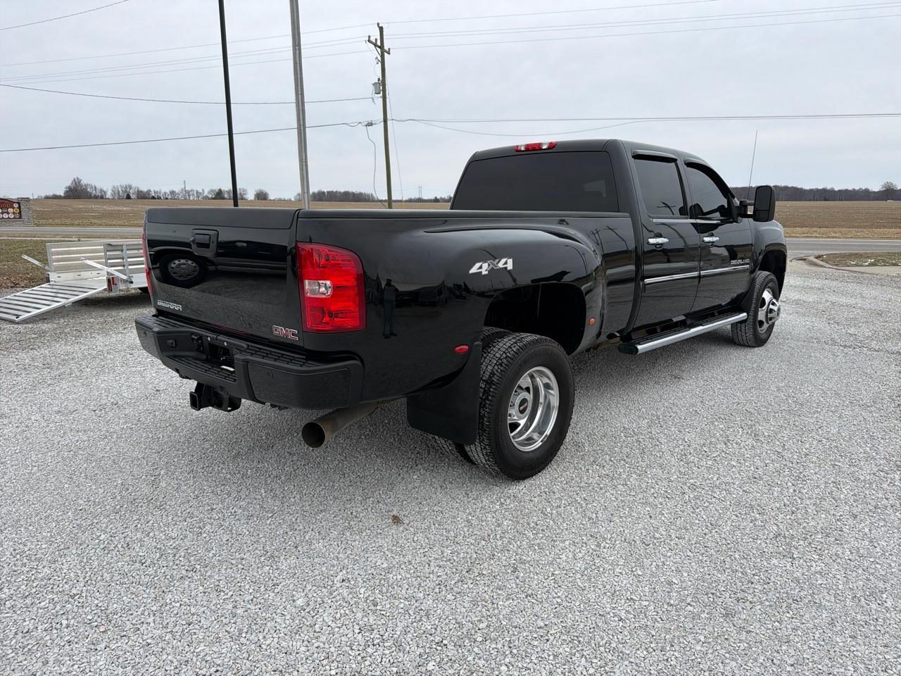 GMC Sierra 3500HD Denali Crew Cab SRW 4WD 2013