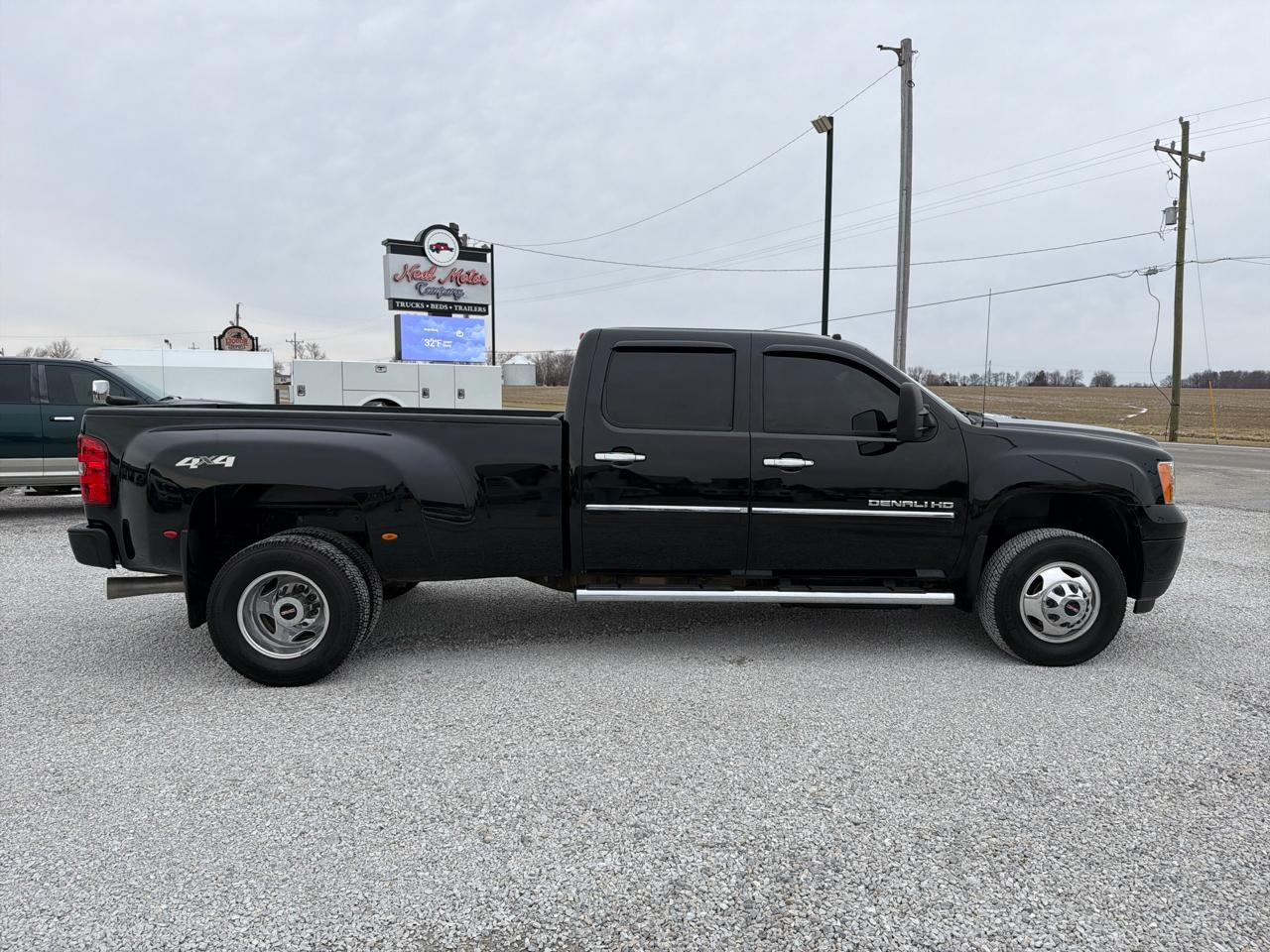 GMC Sierra 3500HD Denali Crew Cab SRW 4WD 2013