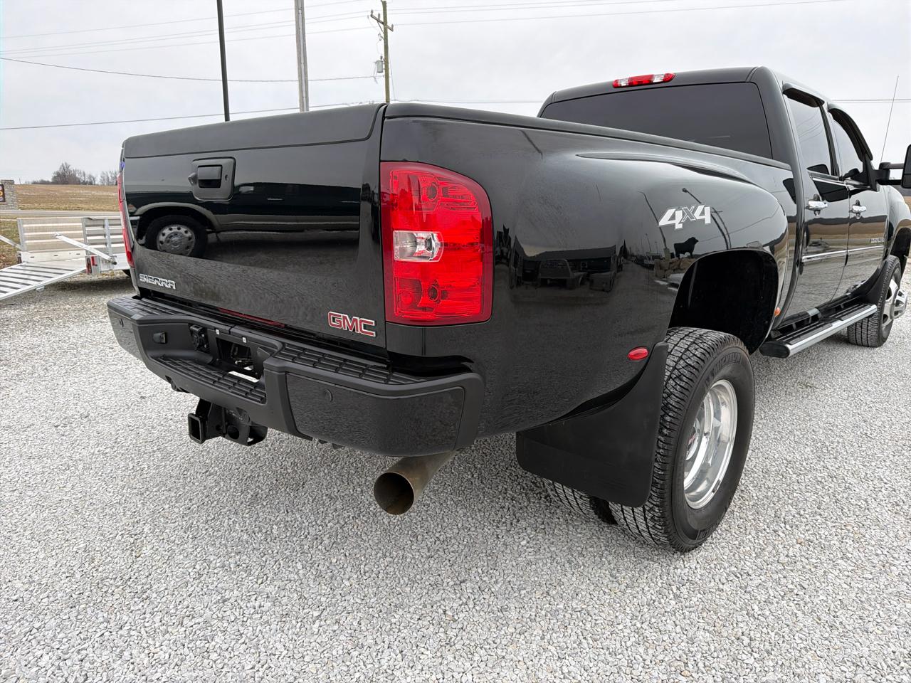 GMC Sierra 3500HD Denali Crew Cab SRW 4WD 2013