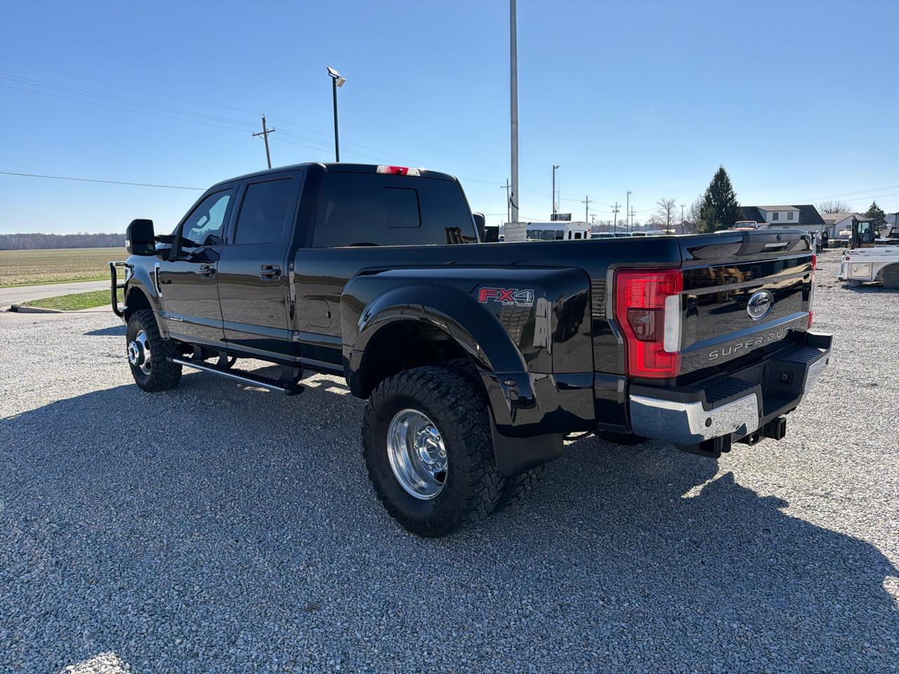 Ford F-350 SD Lariat Crew Cab 4WD DRW 2017
