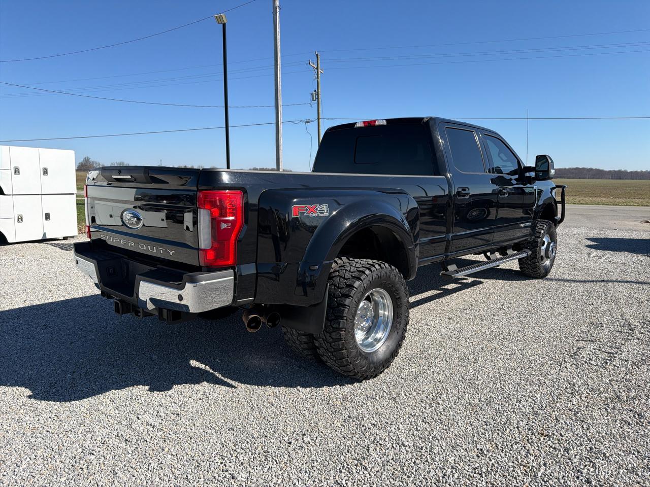 Ford F-350 SD Lariat Crew Cab 4WD DRW 2017