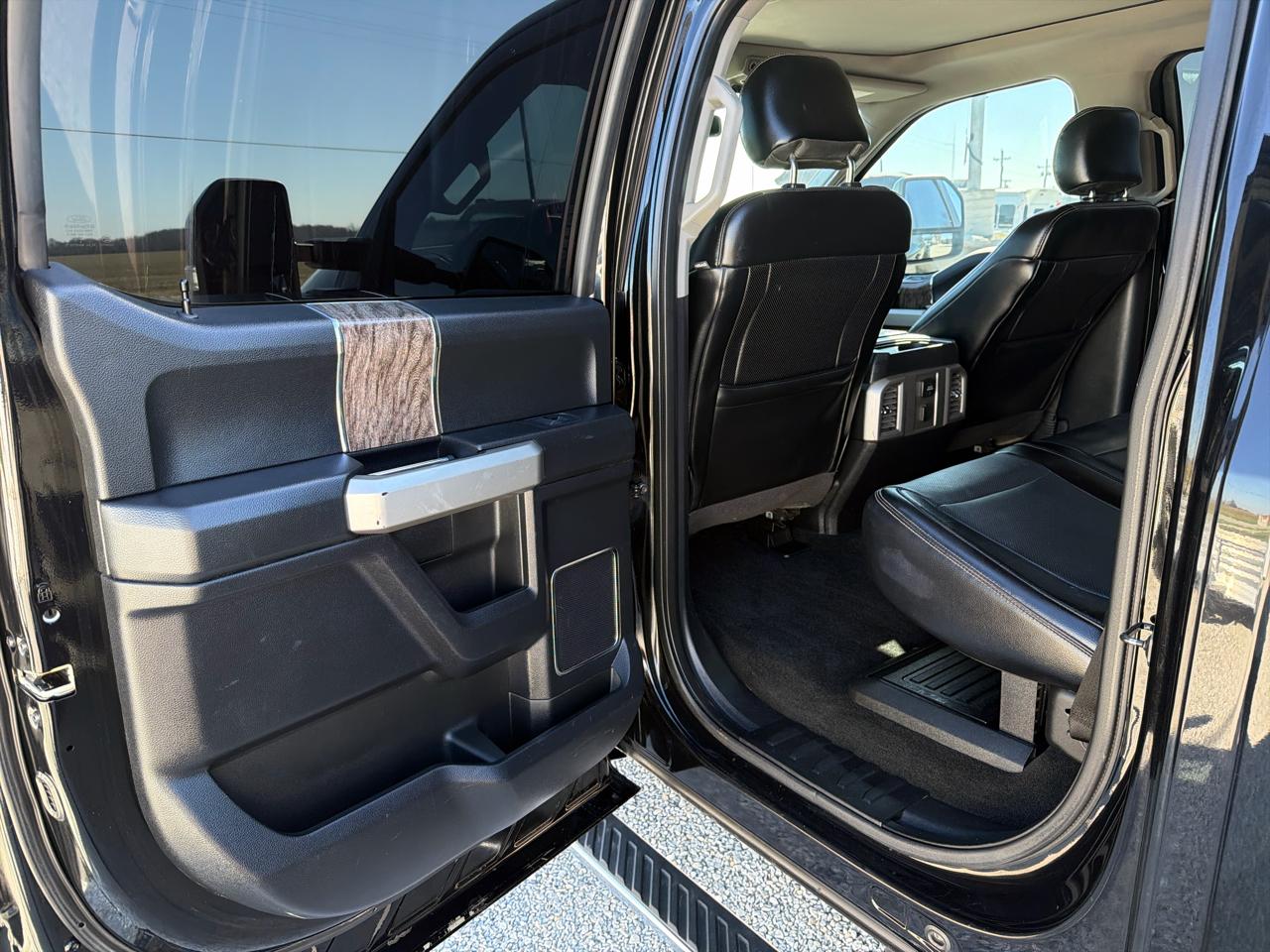 Ford F-350 SD Lariat Crew Cab 4WD DRW 2017