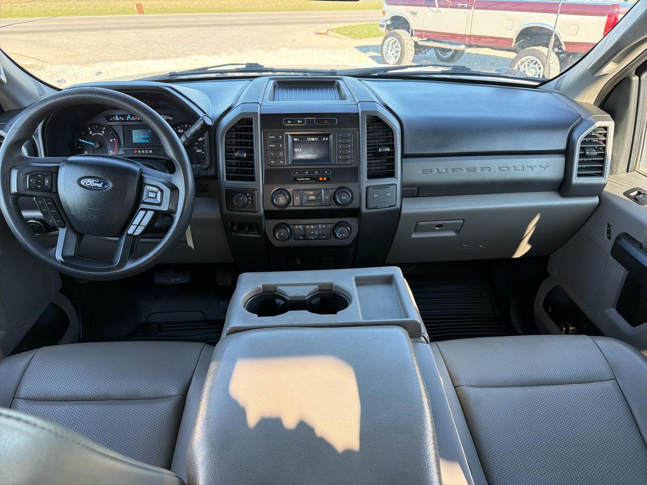 Ford Super Duty F-350 DRW Crew Cab 176" WB 60" CA XL 2021