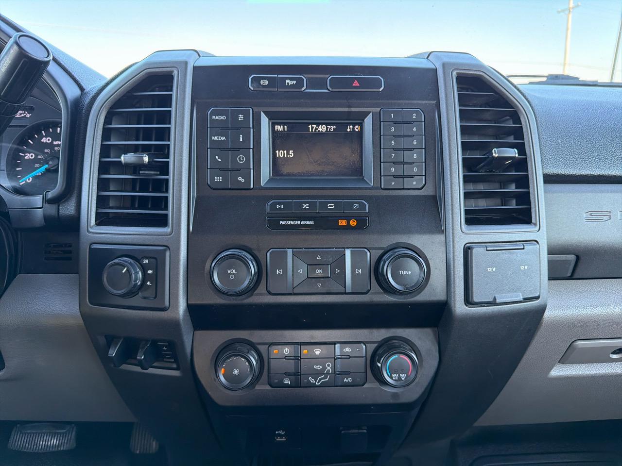 Ford Super Duty F-350 DRW Crew Cab 176" WB 60" CA XL 2021