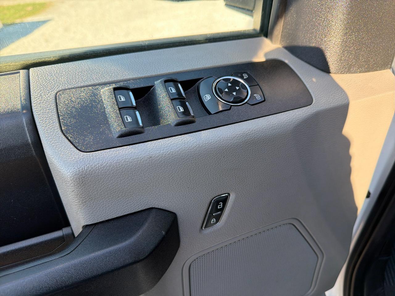 Ford Super Duty F-350 DRW Crew Cab 176" WB 60" CA XL 2021