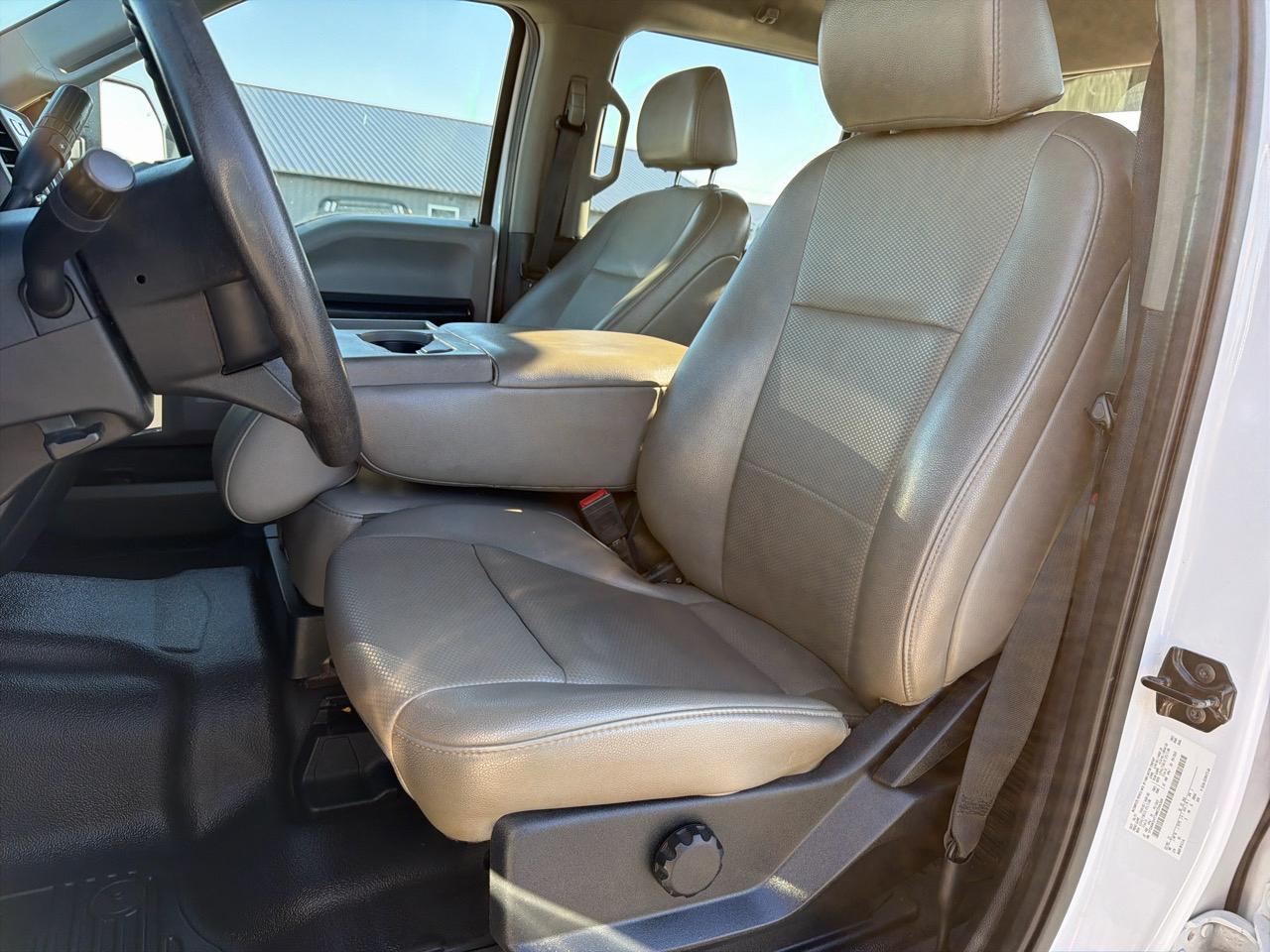 Ford Super Duty F-350 DRW Crew Cab 176" WB 60" CA XL 2021