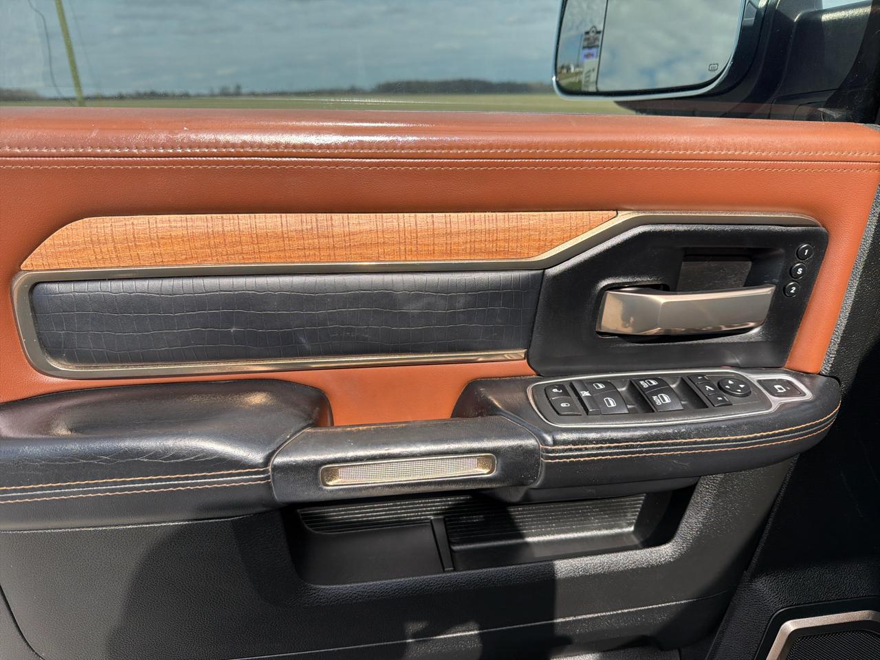 RAM 3500 Longhorn 4x4 Crew Cab 8' Box 2022