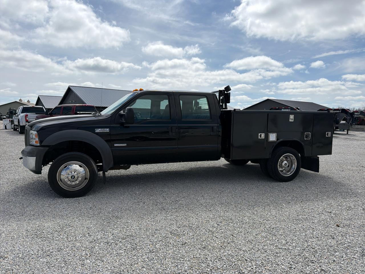 Ford Super Duty F-450 DRW Crew Cab 176" WB 60" CA XL 2005