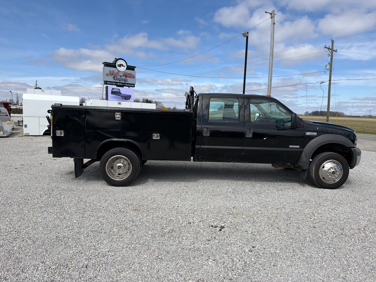 Ford Super Duty F-450 DRW Crew Cab 176" WB 60" CA XL 2005