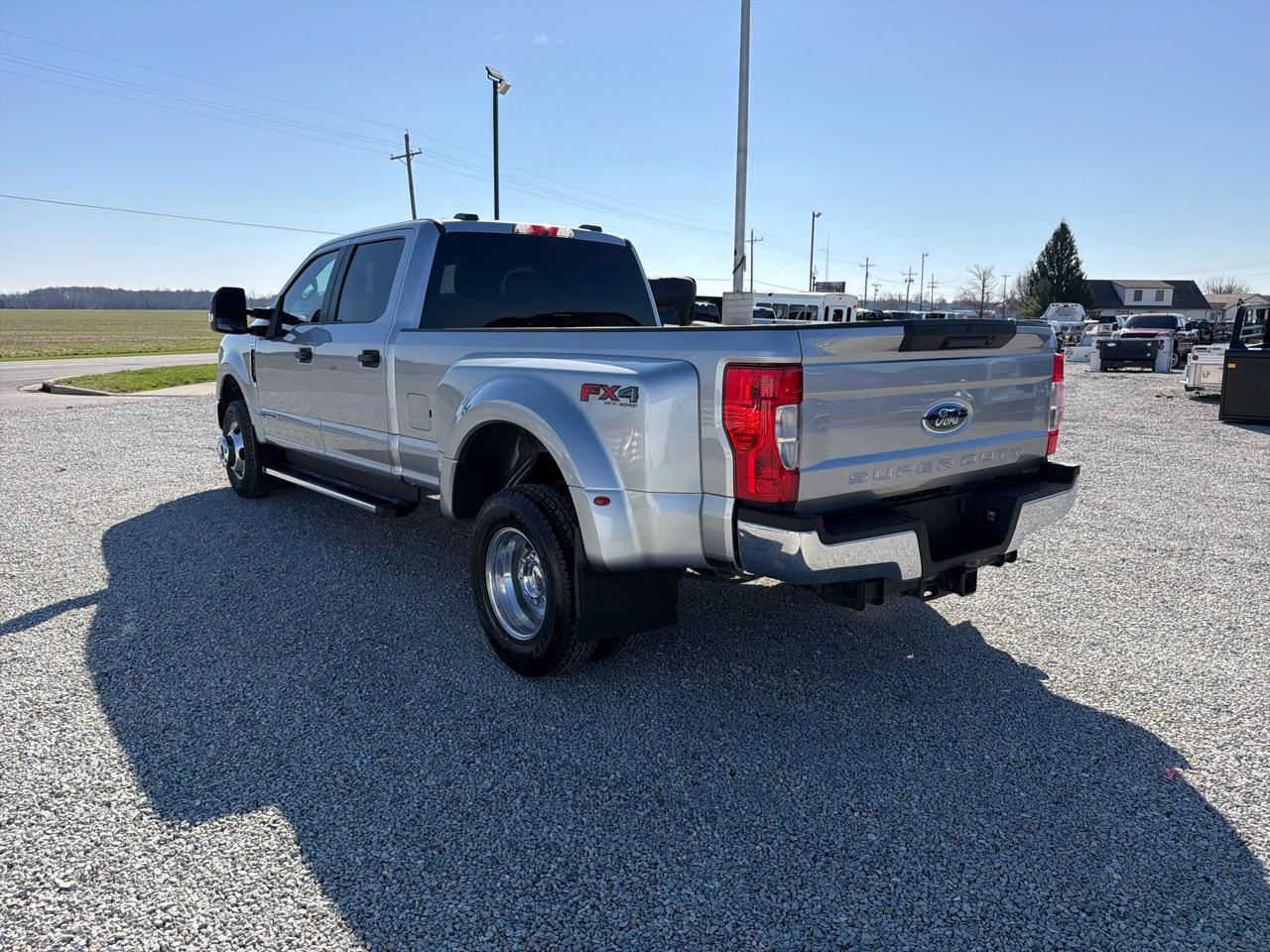 Ford Super Duty F-350 DRW XLT 4WD Crew Cab 8' Box 2022