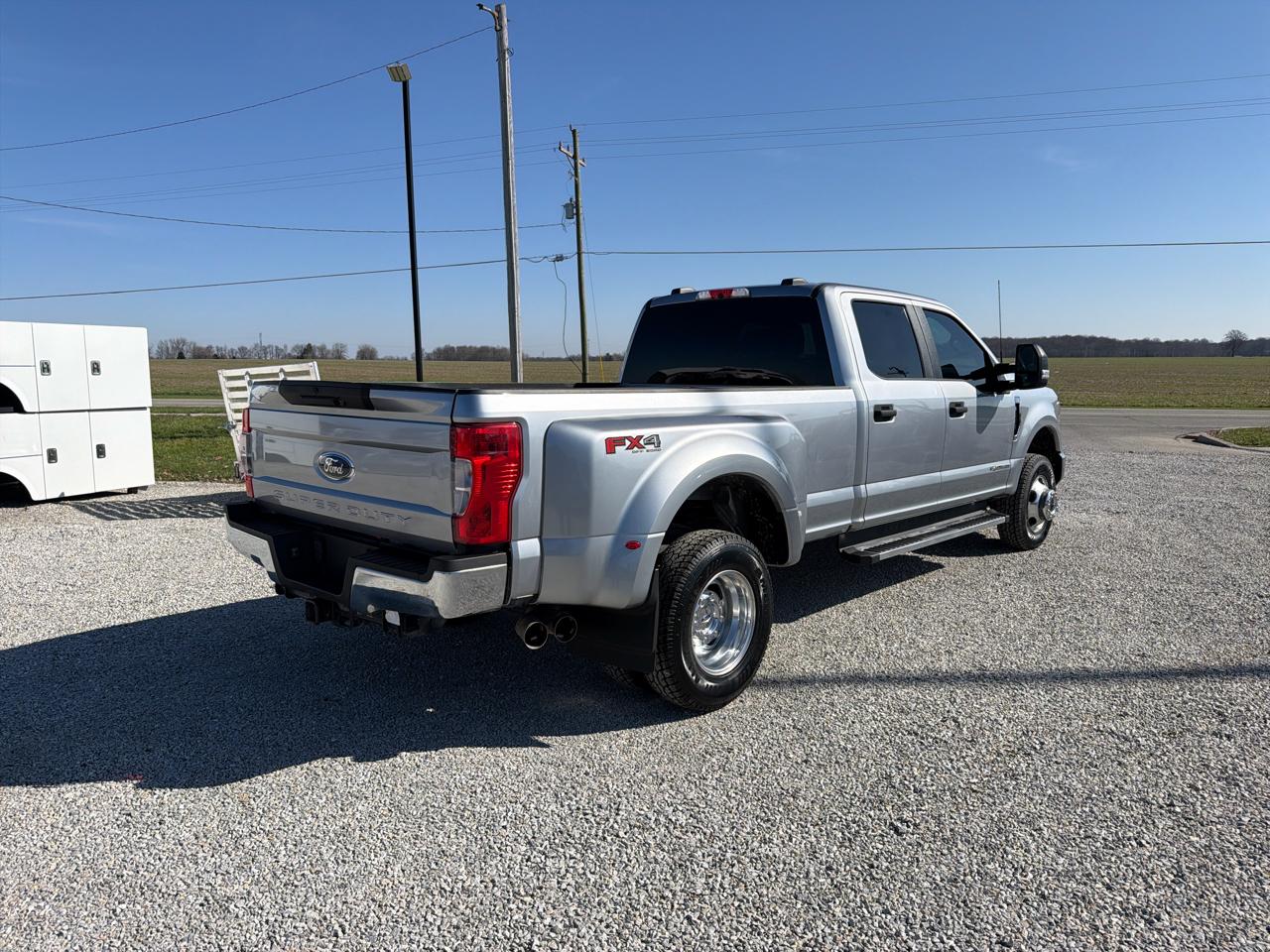 Ford Super Duty F-350 DRW XLT 4WD Crew Cab 8' Box 2022