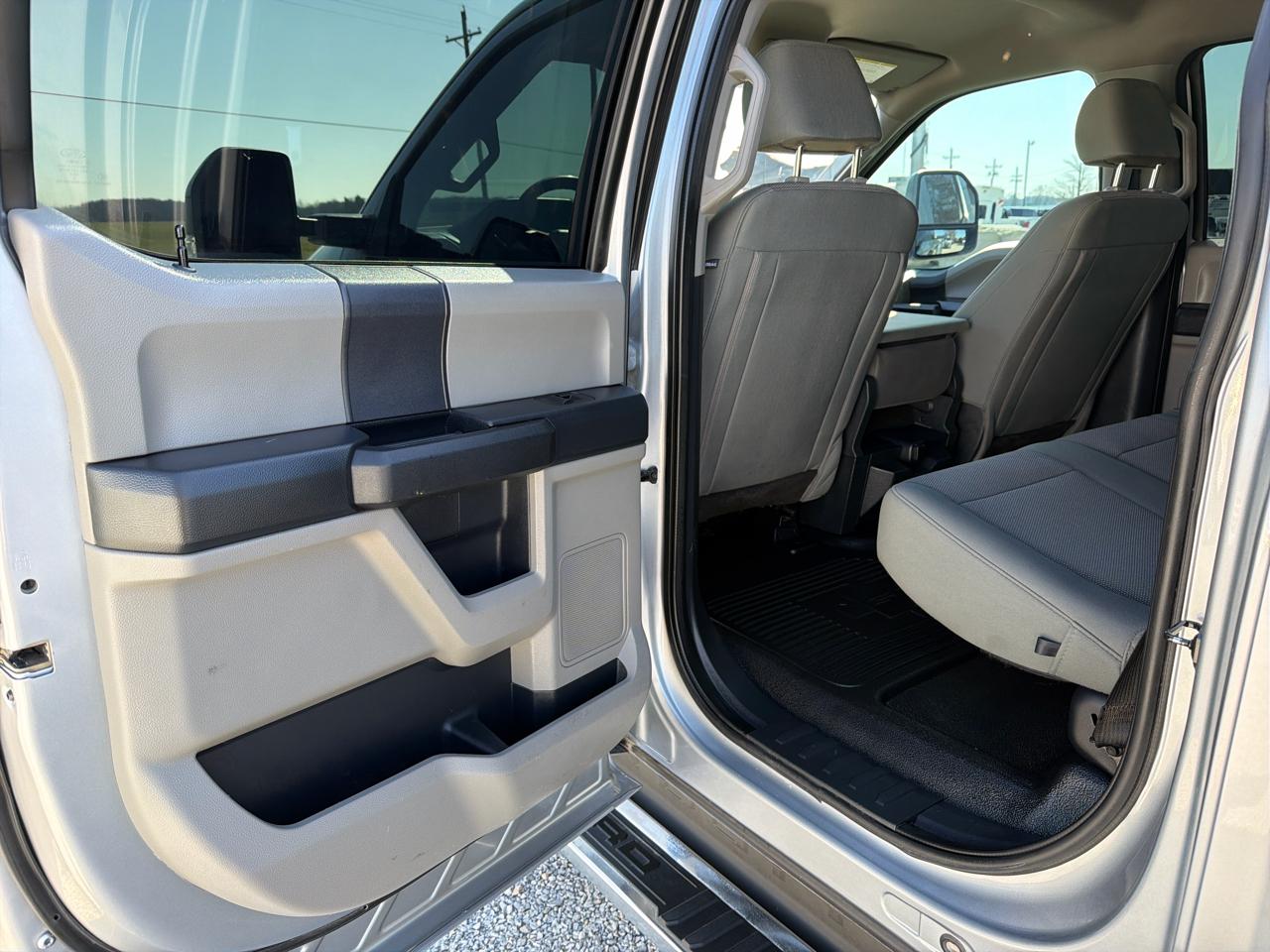 Ford Super Duty F-350 DRW XLT 4WD Crew Cab 8' Box 2022