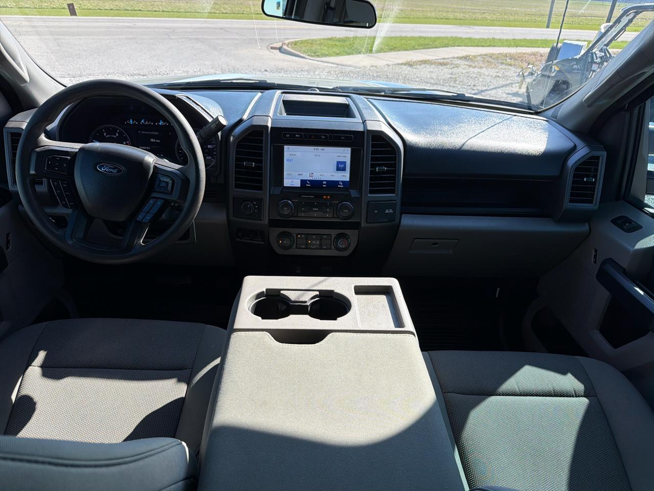 Ford Super Duty F-350 DRW XLT 4WD Crew Cab 8' Box 2022