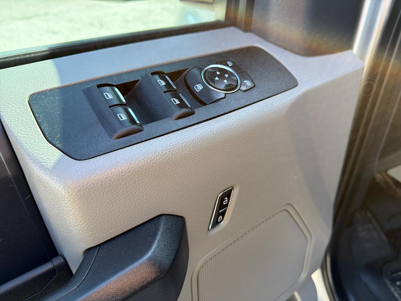 Ford Super Duty F-350 DRW XLT 4WD Crew Cab 8' Box 2022