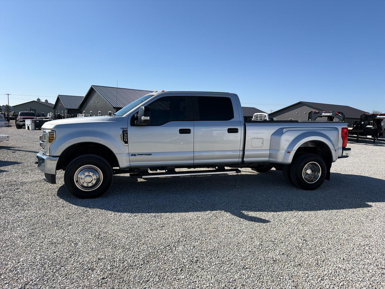 Ford Super Duty F-350 DRW XLT 4WD Crew Cab 8' Box 2019