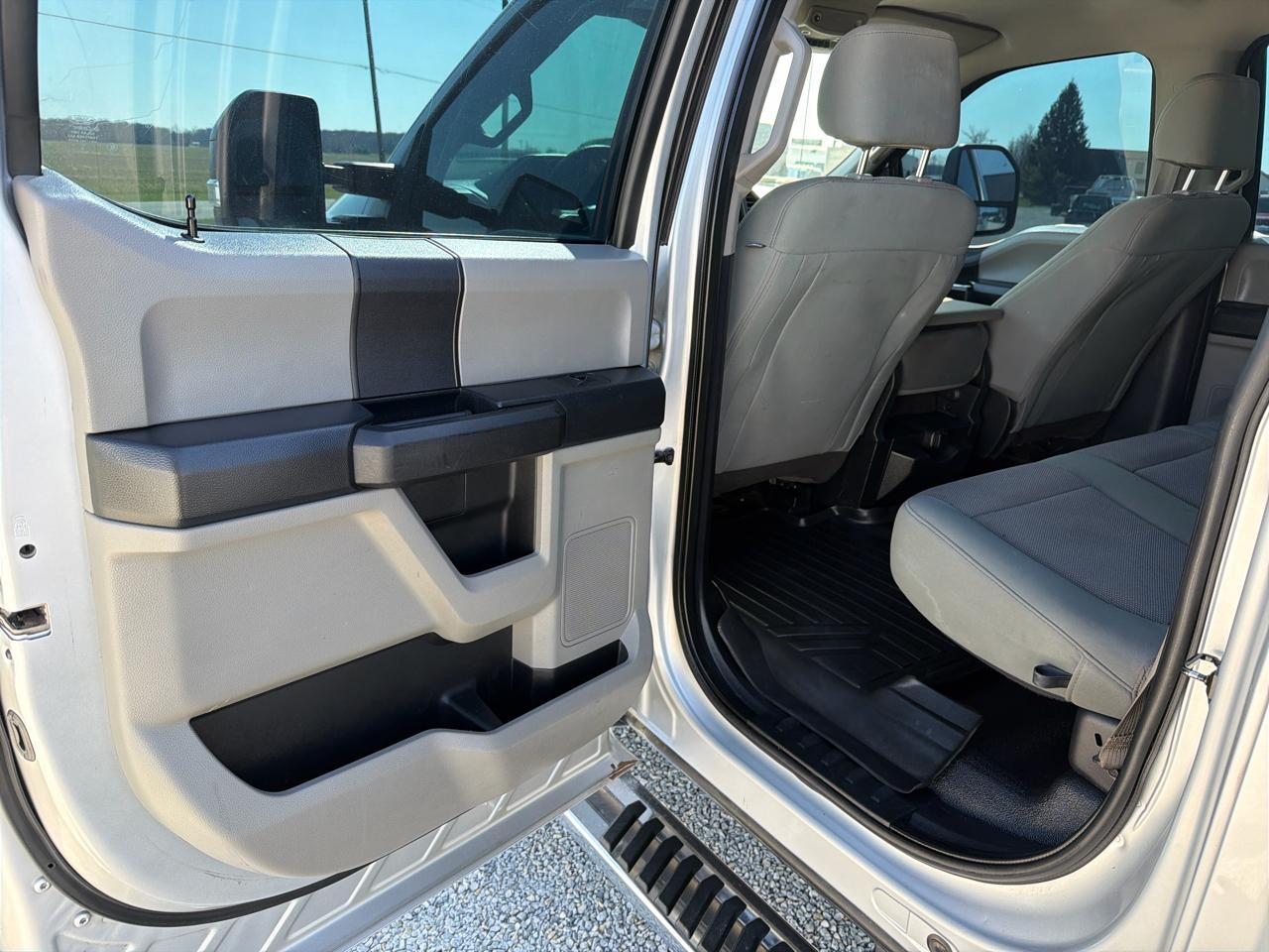 Ford Super Duty F-350 DRW XLT 4WD Crew Cab 8' Box 2019
