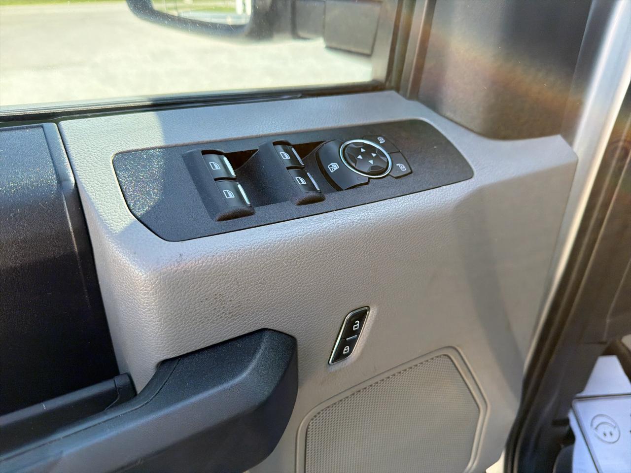 Ford Super Duty F-350 DRW XLT 4WD Crew Cab 8' Box 2019