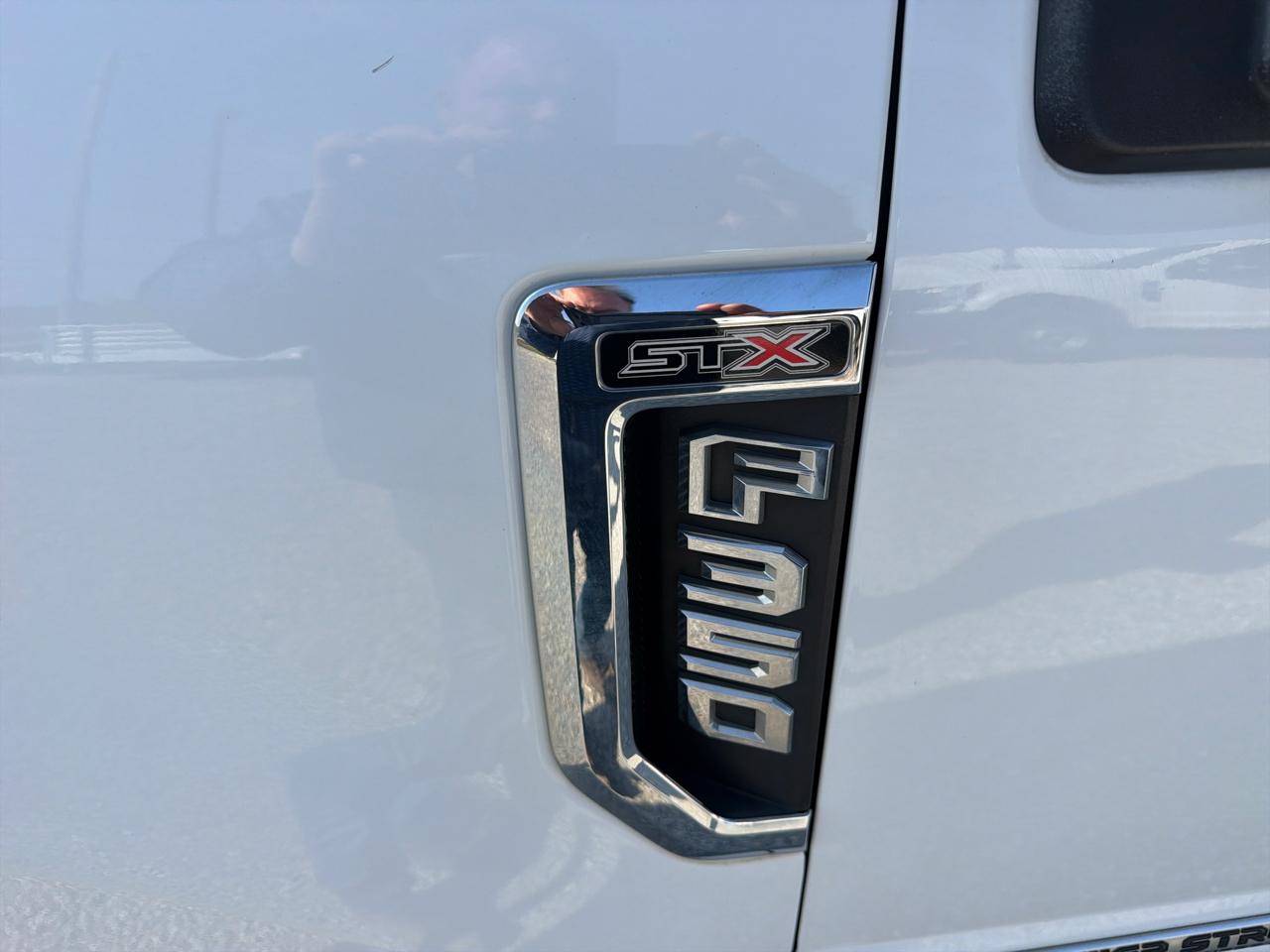 Ford Super Duty F-350 DRW 4WD Crew Cab 172" XLT 2022