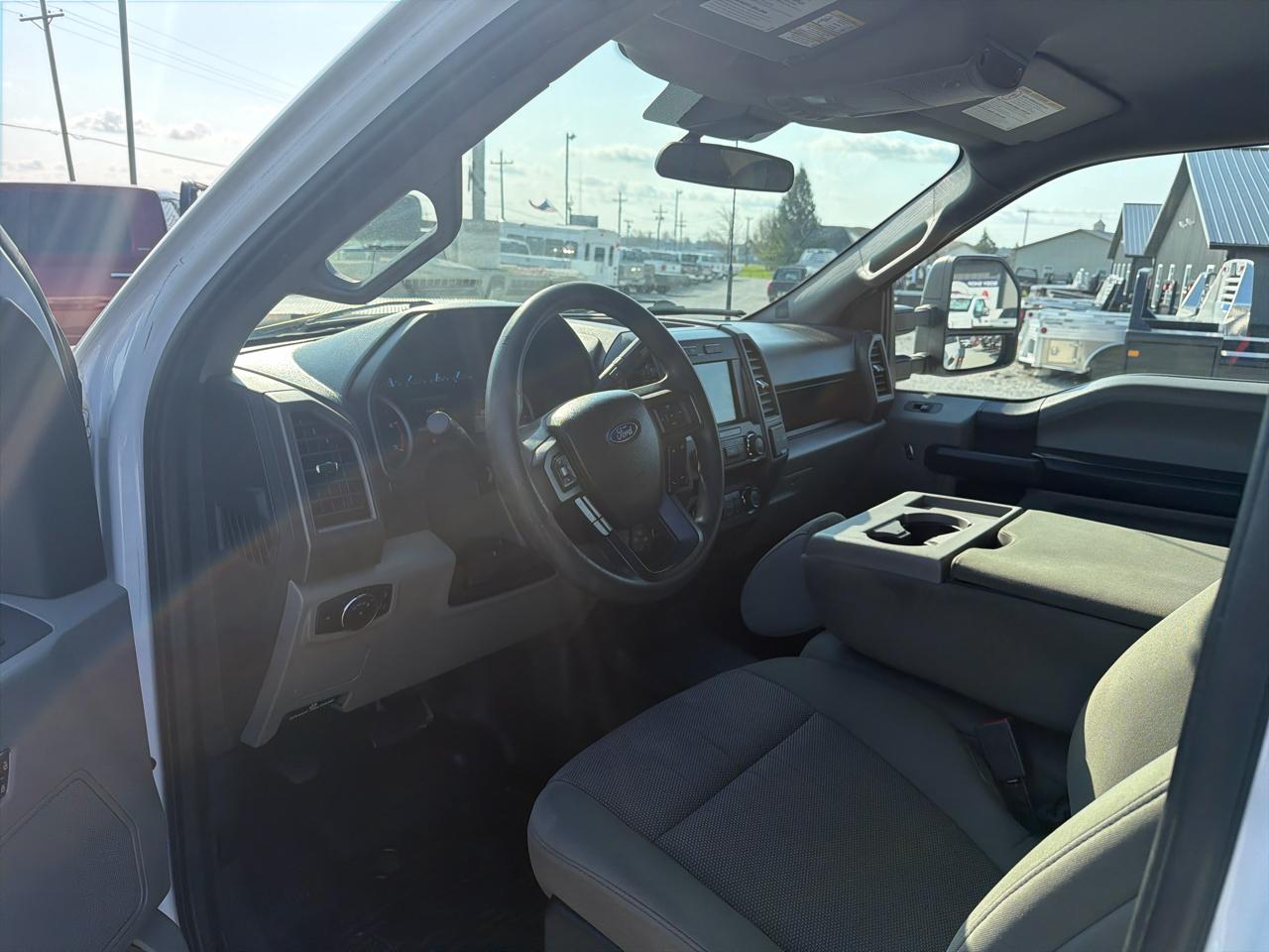 Ford Super Duty F-350 DRW 4WD Crew Cab 172" XLT 2022