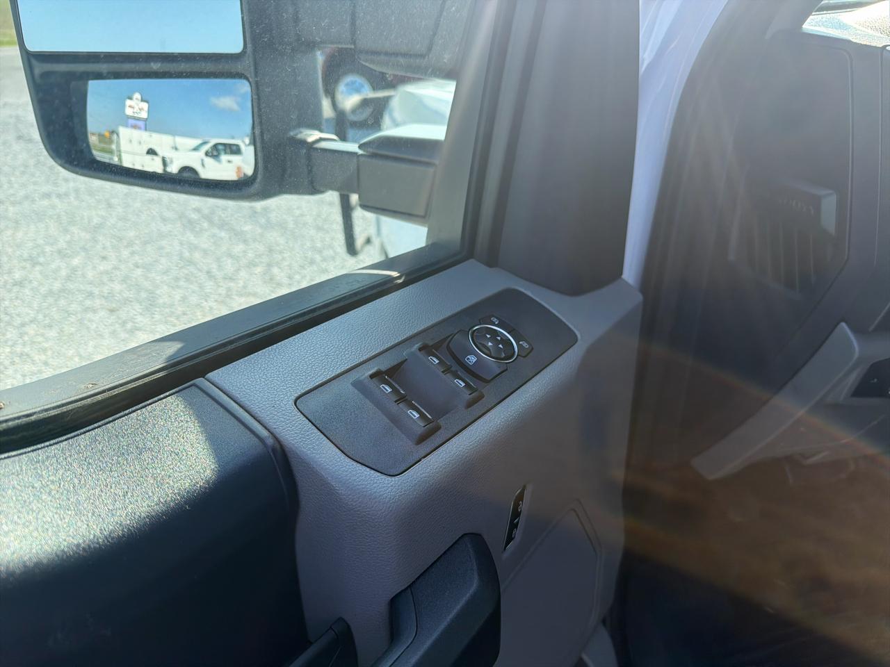 Ford Super Duty F-350 DRW 4WD Crew Cab 172" XLT 2022