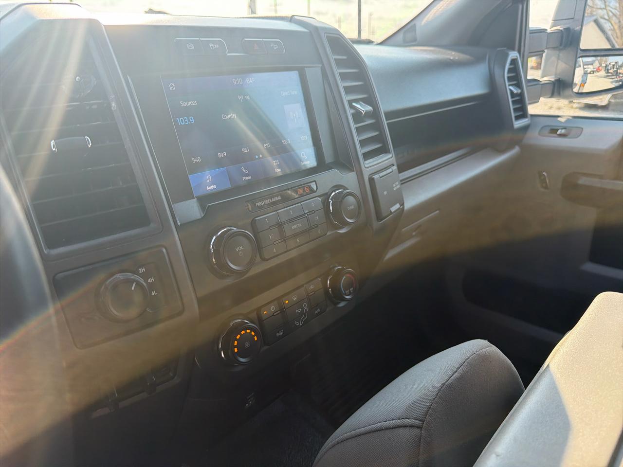 Ford Super Duty F-350 DRW 4WD Crew Cab 172" XLT 2022