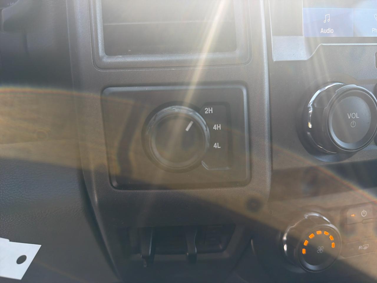 Ford Super Duty F-350 DRW 4WD Crew Cab 172" XLT 2022