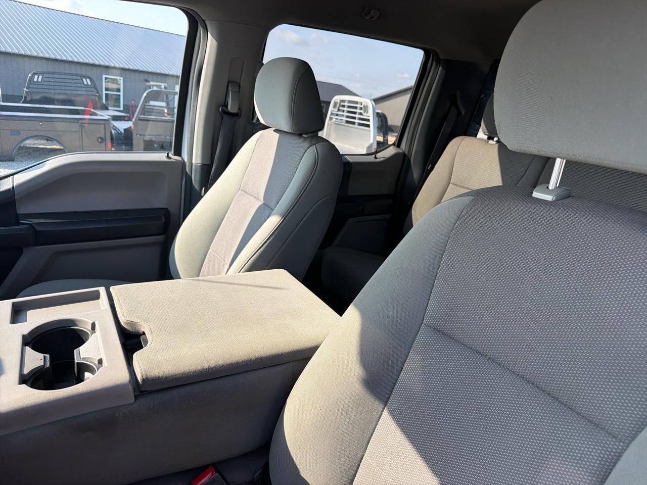 Ford Super Duty F-350 DRW 4WD Crew Cab 172" XLT 2022