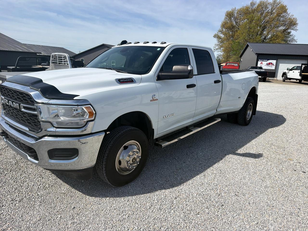RAM 3500 Tradesman 4x4 Crew Cab 8' Box 2022