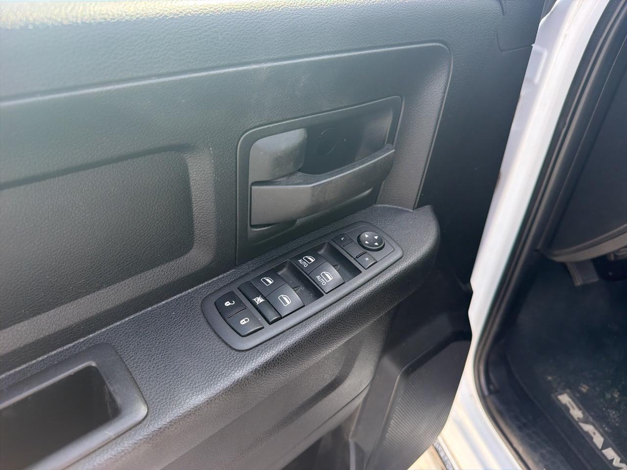 RAM 3500 Tradesman 4x4 Crew Cab 8' Box 2022