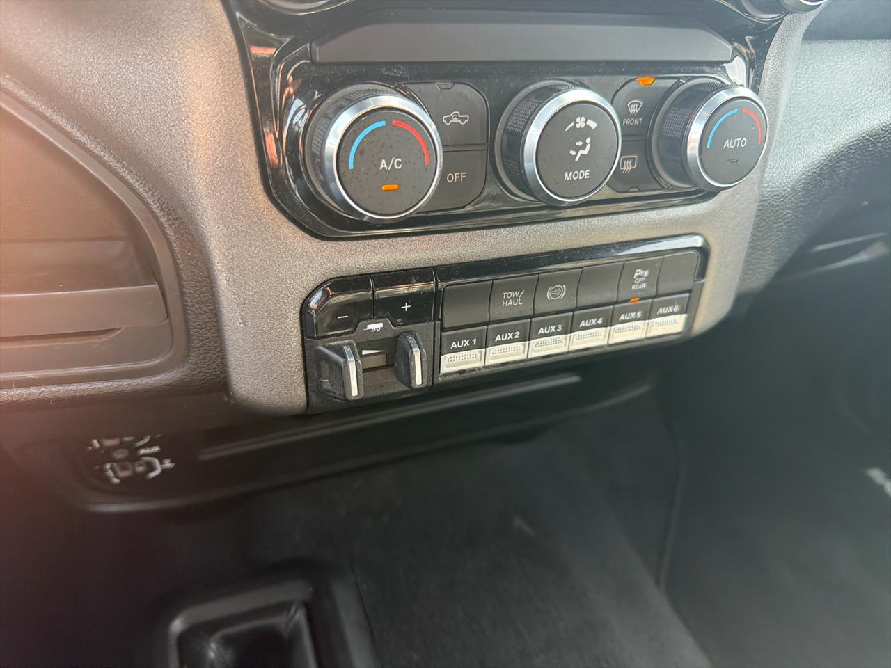 RAM 3500 Tradesman 4x4 Crew Cab 8' Box 2022