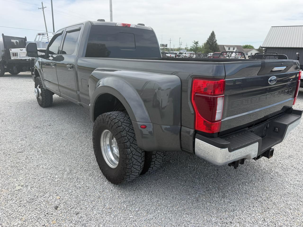 Ford Super Duty F-350 DRW Lariat 4WD Crew Cab 8' Box 2020