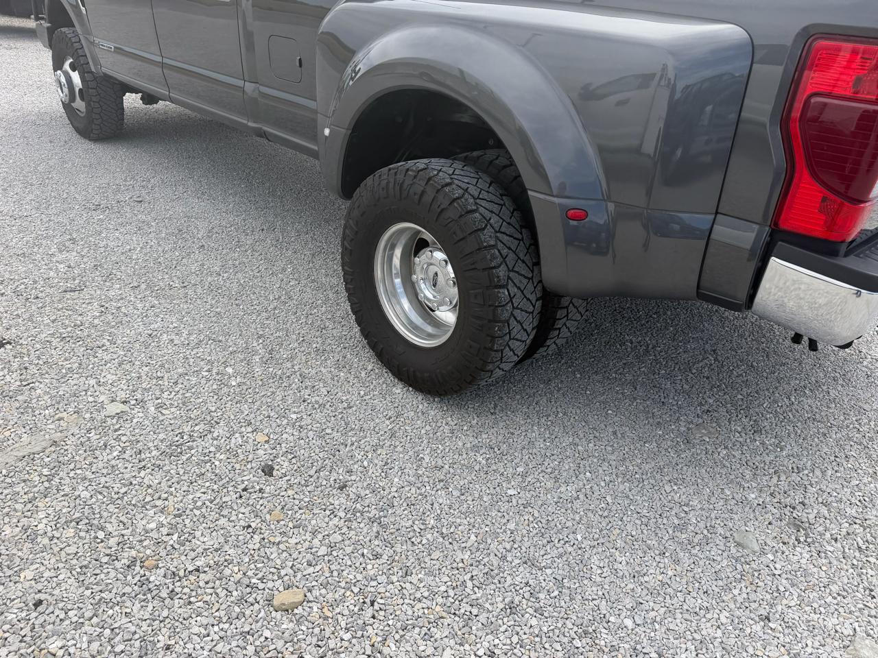 Ford Super Duty F-350 DRW Lariat 4WD Crew Cab 8' Box 2020