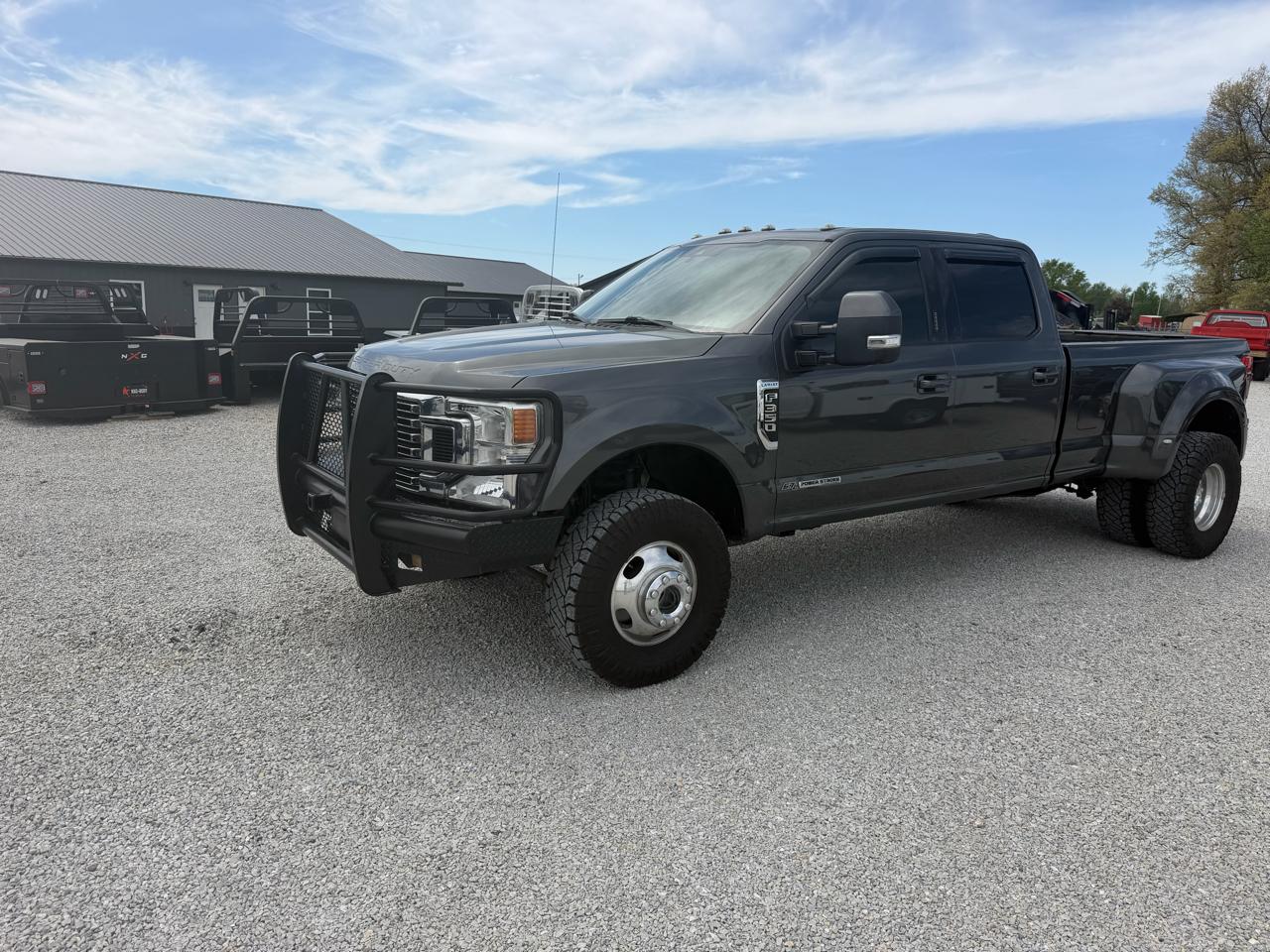 Ford Super Duty F-350 DRW Lariat 4WD Crew Cab 8' Box 2020