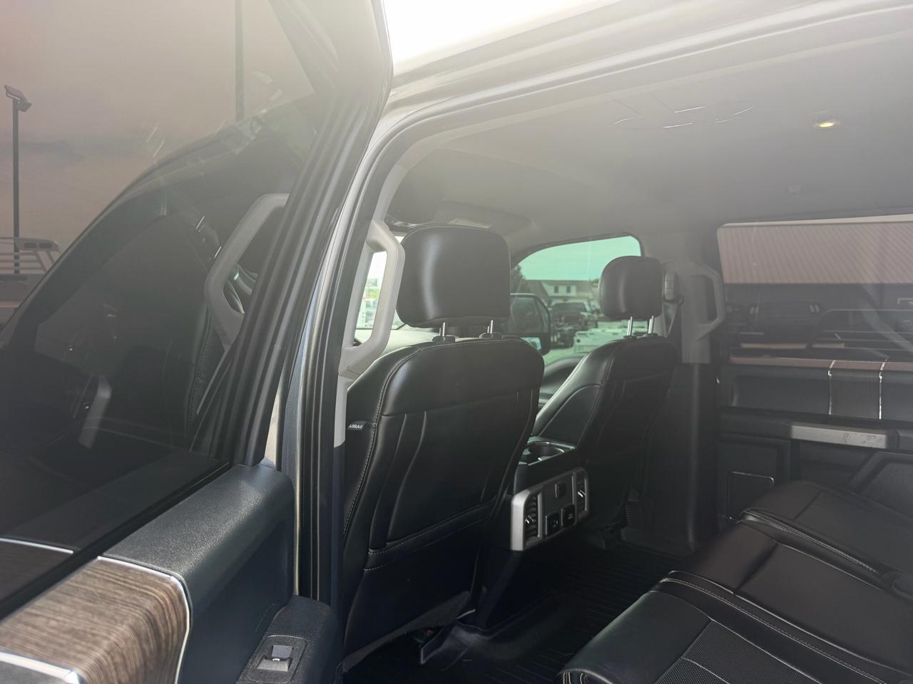 Ford Super Duty F-350 DRW Lariat 4WD Crew Cab 8' Box 2020