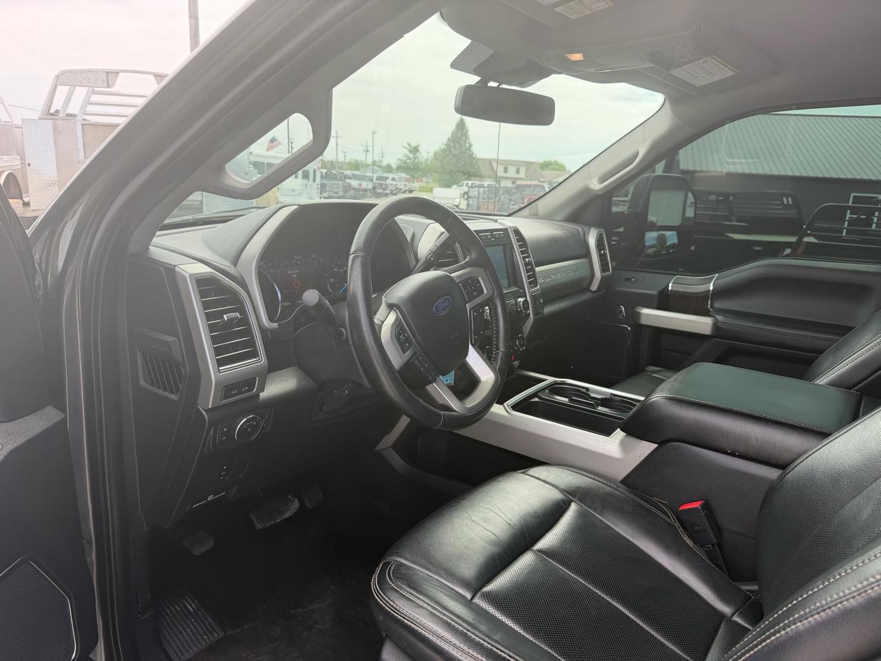 Ford Super Duty F-350 DRW Lariat 4WD Crew Cab 8' Box 2020