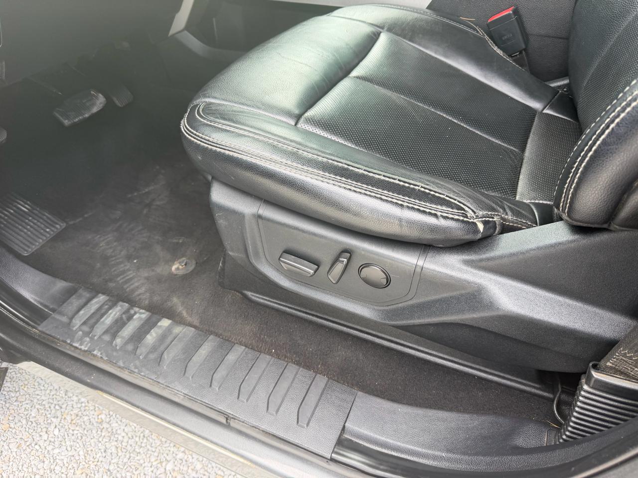 Ford Super Duty F-350 DRW Lariat 4WD Crew Cab 8' Box 2020