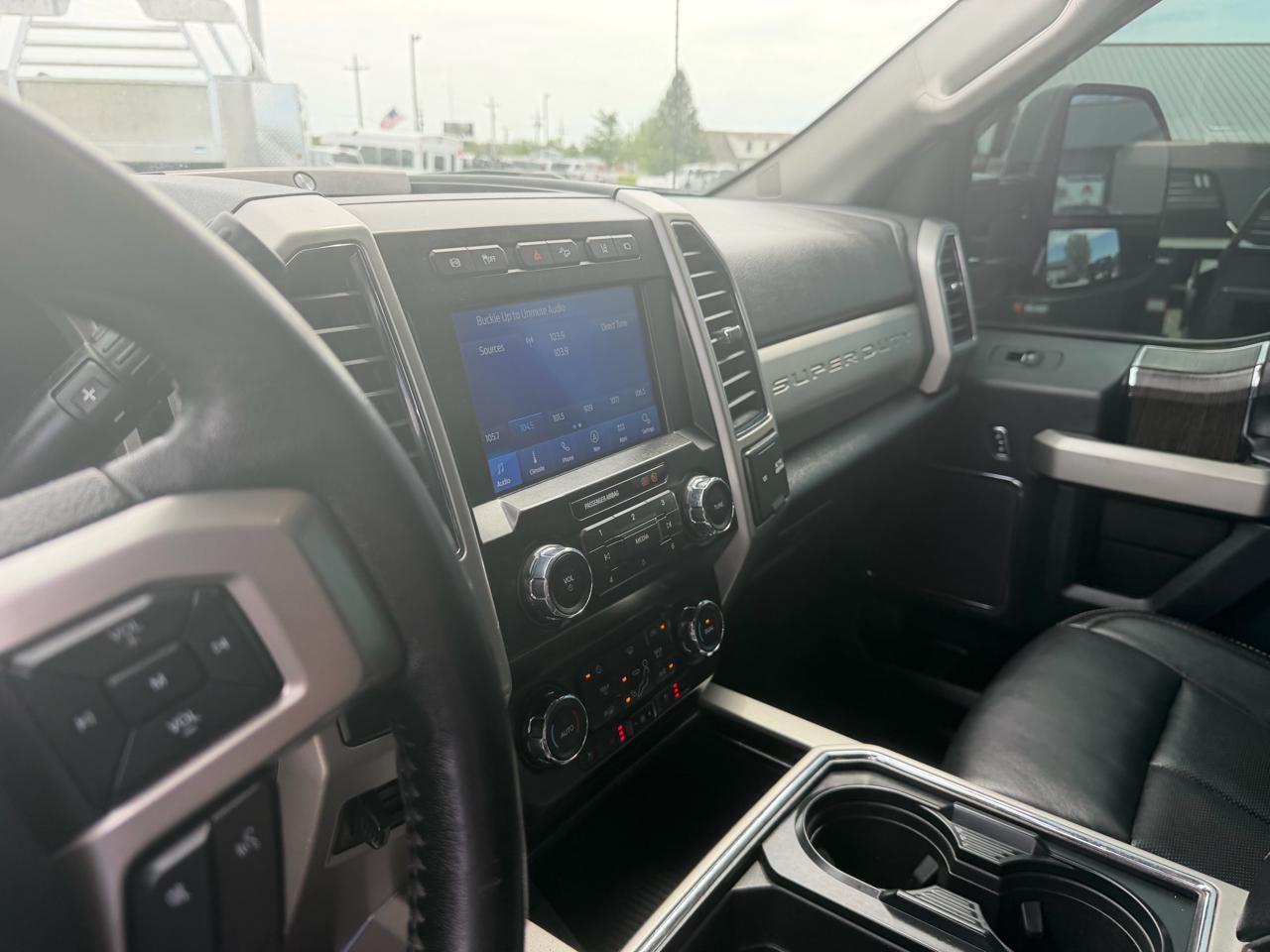 Ford Super Duty F-350 DRW Lariat 4WD Crew Cab 8' Box 2020