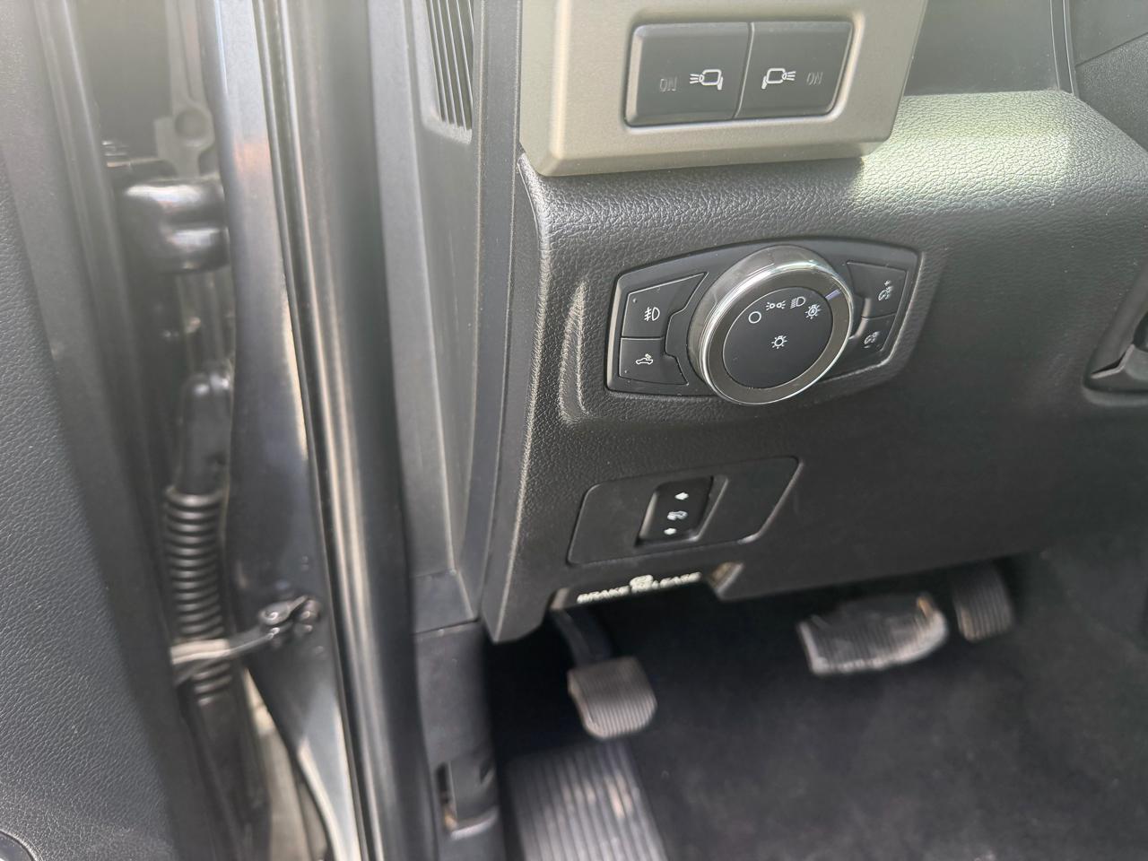 Ford Super Duty F-350 DRW Lariat 4WD Crew Cab 8' Box 2020